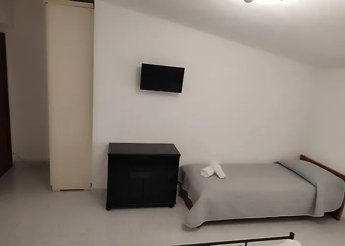 Family & Friends - 2 - Second Floor - Shared Bathroom 度假居