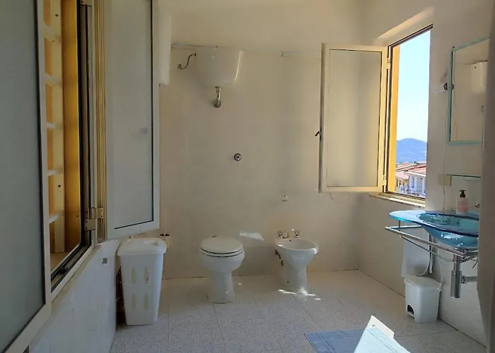 度假居 Family & Friends - 2 - Second Floor - Shared Bathroom Galtellì