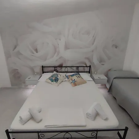 Family & Friends - 2 - Second Floor - Shared Bathroom Galtellì