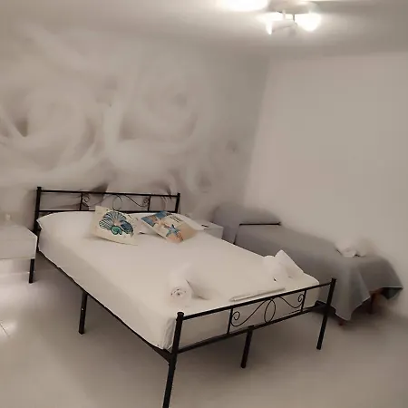 Family & Friends - 2 - Second Floor - Shared Bathroom Сasa de vacaciones Galtellì